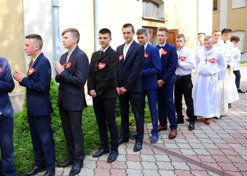 Dobór garnituru na bierzmowanie